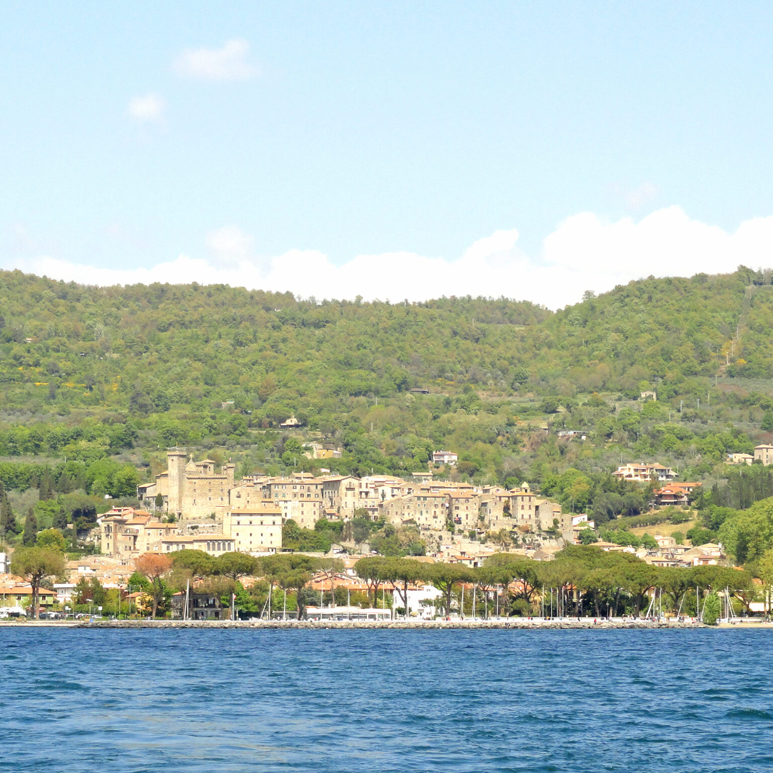 Bolsena. La vista del borgo.