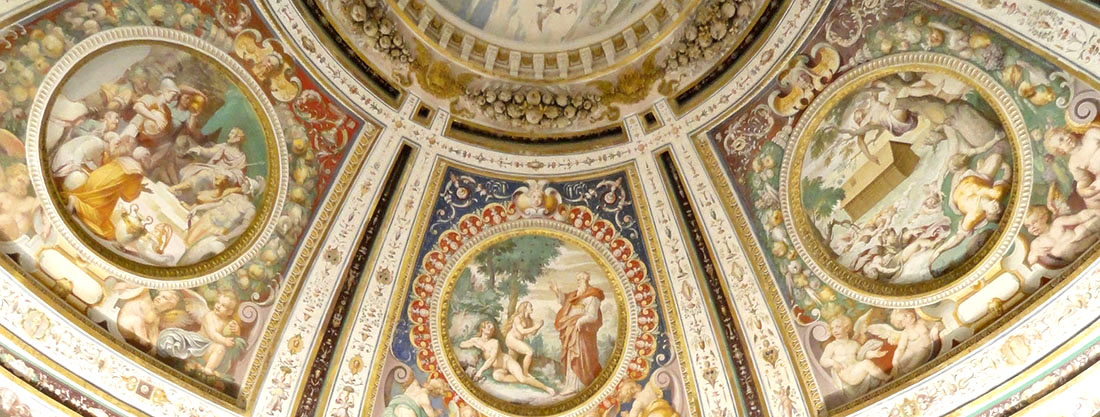 Palazzo Farnese di Caprarola. La Cappella. Particolare della volta, con al centro la Creazione del mondo, e intorno in sei tondi, altrettante scene tratte dall'Antico Testamento. Gli scomparti della volta costituiscono anche il disegno, molto dettagliato del pavimento, di forma circolare.