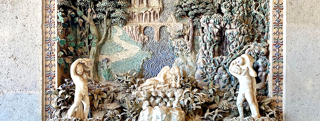 Palazzo Farnese di Caprarola. Sala di Ercole. Dettaglio della fontana, costruita tra il 1572 e il 1573 da Curzio Maccarone, che aveva già lavorato a Villa d'Este di Tivoli e al Vaticano. L'acqua sgorgava precisamente dove si vede il fiume che scende, aggiungendo un suono piacevole alle orecchie, oltre alla soddisfazione della vista dell'insieme della fontana, fatta di mosaici, stucchi, sculture.