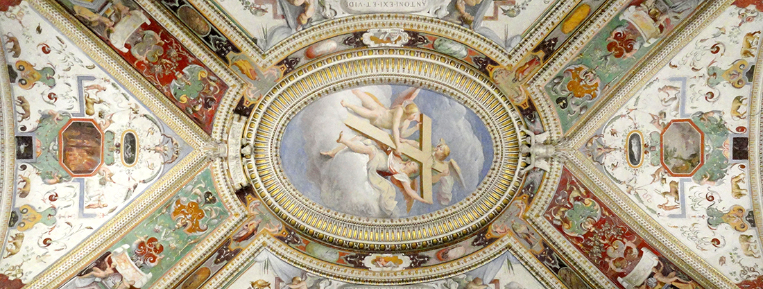 Palazzo Farnese di Caprarola. La Stanza della penitenza. Nella volta la Croce di Cristo con la corona di spine, accompaganta dal motto:“Oh, legno beato sul quale Cristo ha sofferto il martirio” (tratto dal greco storico della Chiesa, Sozomenio).