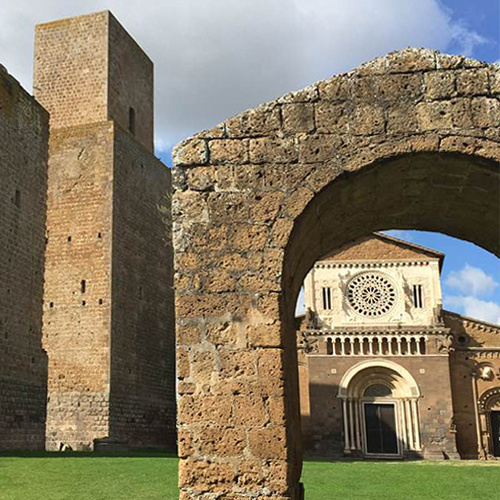 Tuscania. La Basilica di San Pietro.
