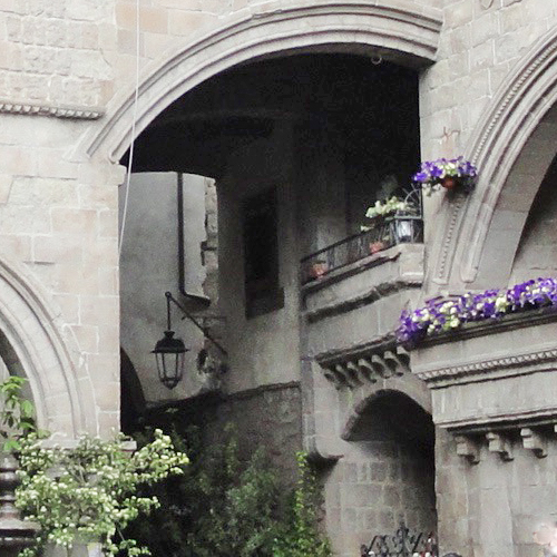 Viterbo. Piazza degli Alessandri. Dettaglio.